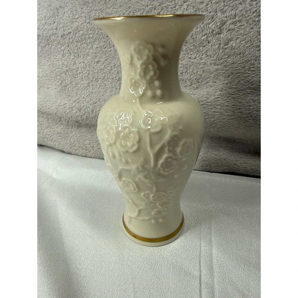 Lenox Floral Vase 6.5in Ivory 24k Gold Trim Embossed China Made in USA